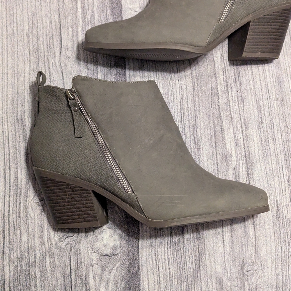 JustFab Carlee Grey Bootie Side Zip Block Heel Women's Size 9 Faux Leather